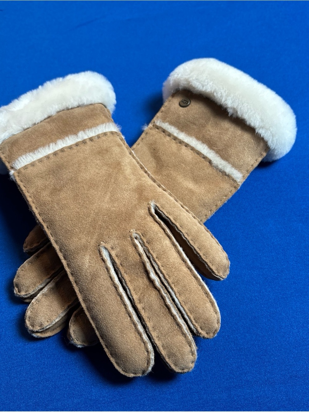 UGG Chestnut Shearling Gloves Exposed SHEEPSKIN Slim Tech Smart Medium Woman’s